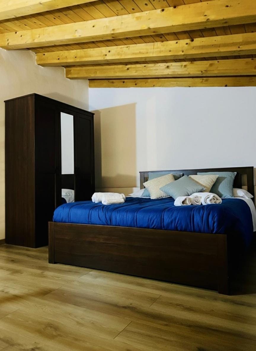 Bed, Photo of the whole room, Bedroom, wardrobe