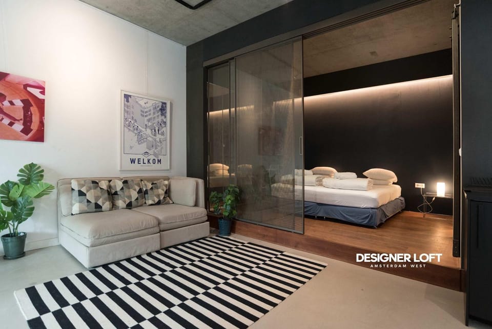Bed, Living room, Photo of the whole room, Seating area, Bedroom