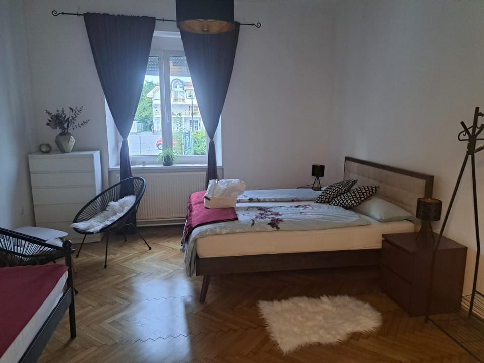 Bed, Photo of the whole room, Bedroom