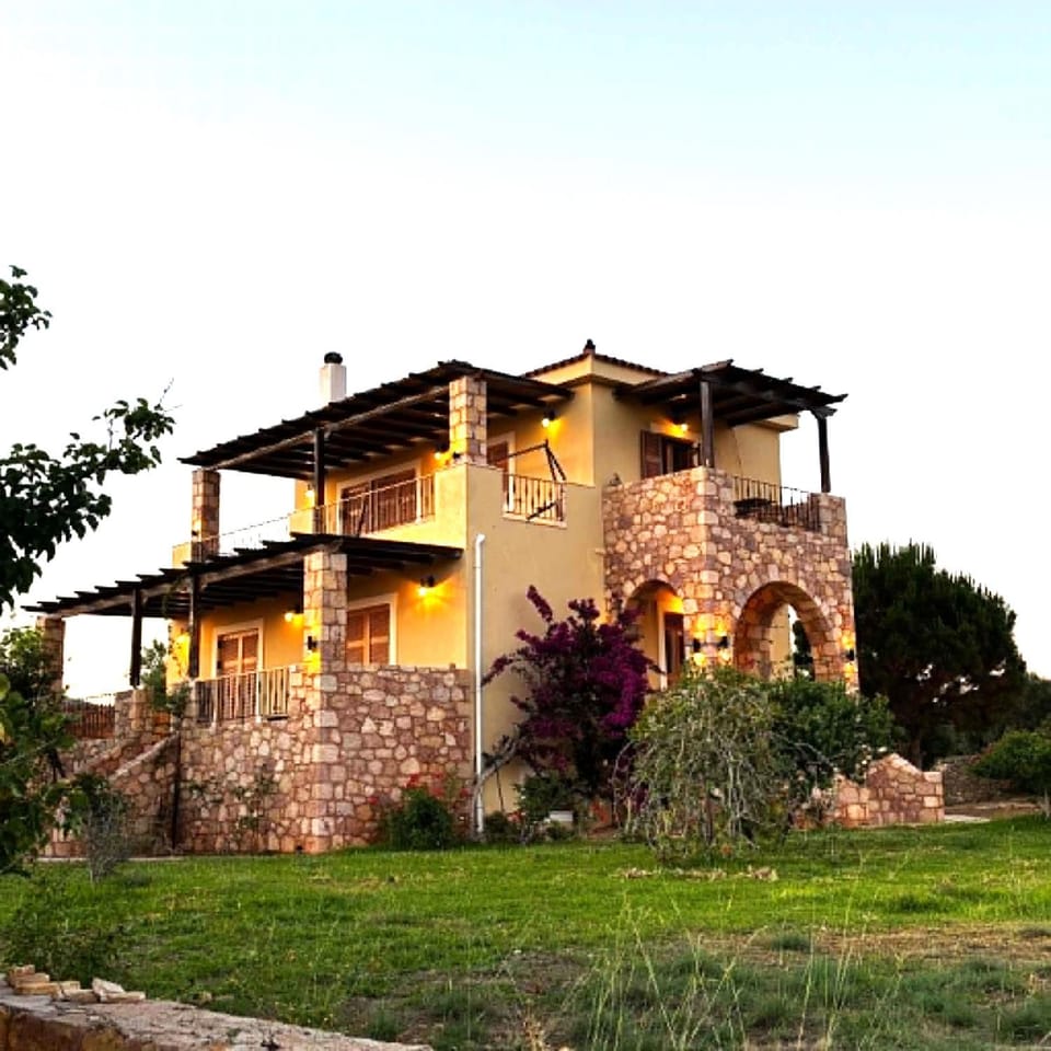Property building, Natural landscape, Garden, View (from property/room), Garden view, Inner courtyard view