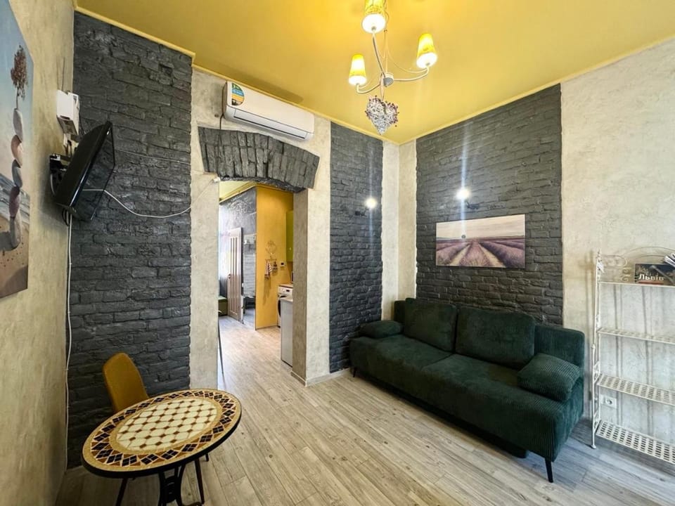 TV and multimedia, Living room, Seating area, air conditioner