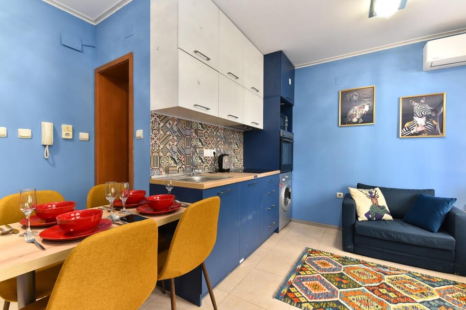 Kitchen or kitchenette, Living room, Seating area, Dining area, microwave, oven, stove, washing machine, air conditioner