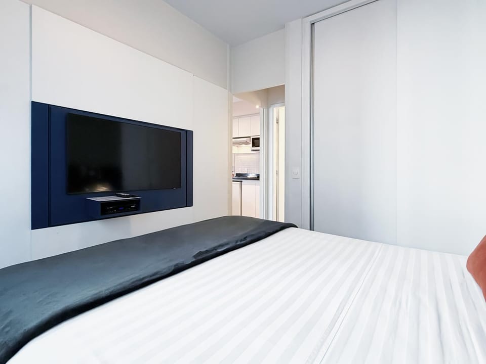Bedroom, locker, kitchen