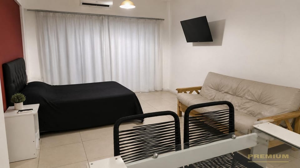 Bed, TV and multimedia, Living room, Photo of the whole room, Seating area, Evening entertainment, Bedroom, heating, internet