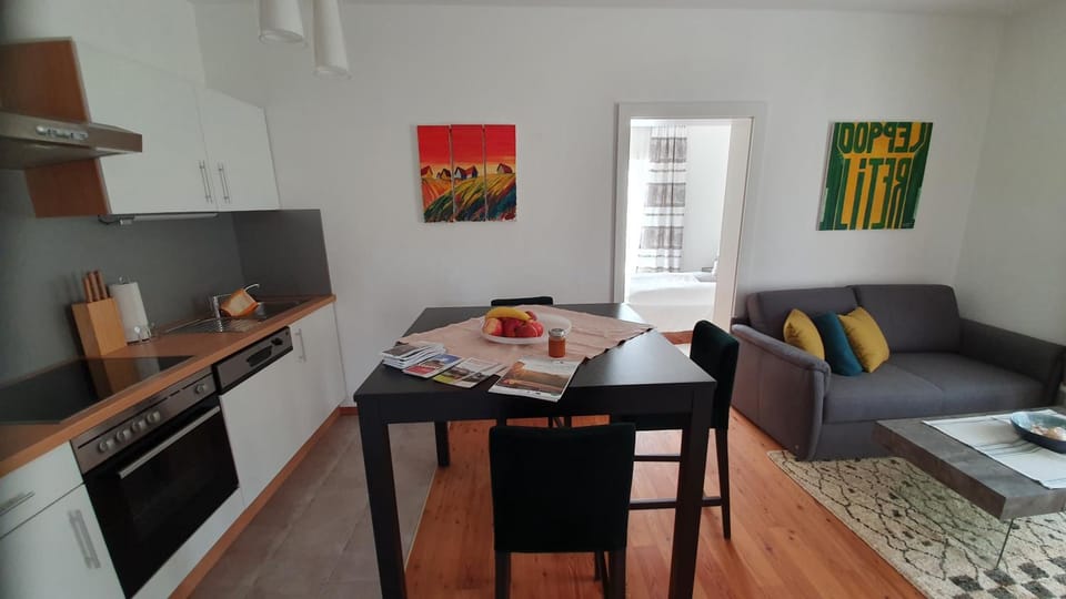 Kitchen or kitchenette, Living room, Photo of the whole room, Dining area