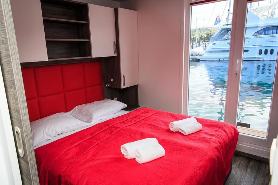 Bed, Bedroom, Sea view