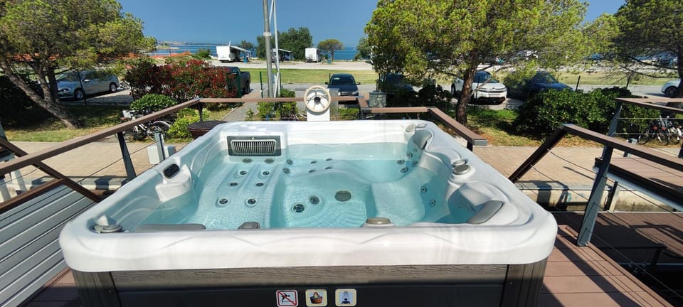 Hot Tub, Massage, Spa and wellness centre/facilities, Sea view