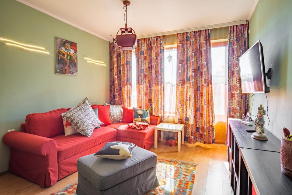 Bed, TV and multimedia, Living room, Seating area