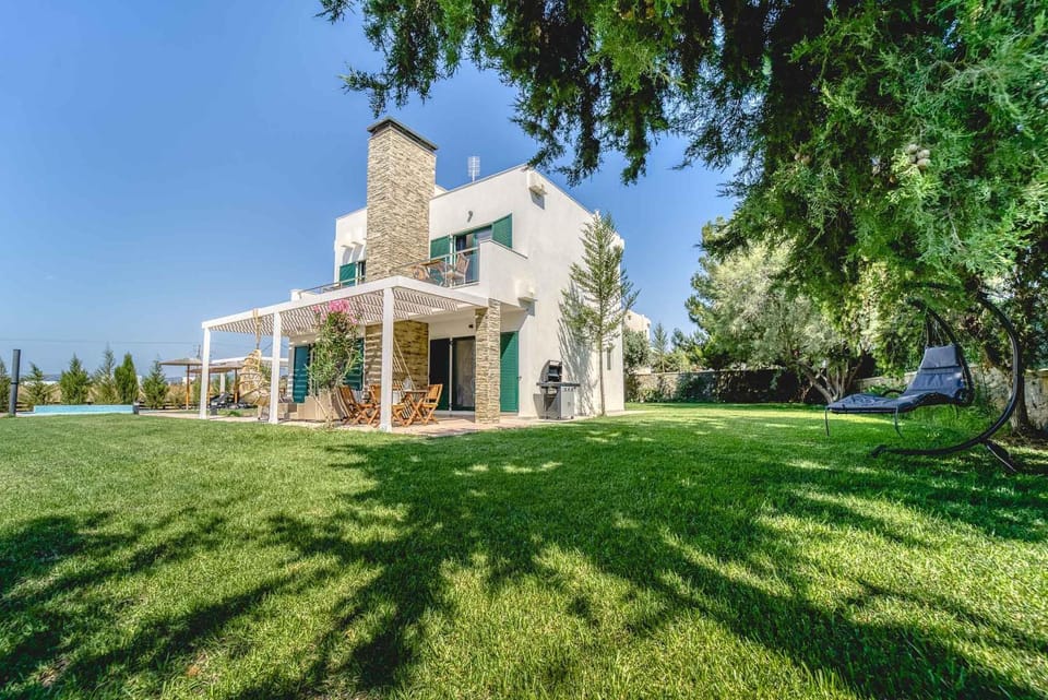 Property building, Spring, Day, Natural landscape, Summer, Garden, Balcony/Terrace, Garden view, Pool view, Sea view