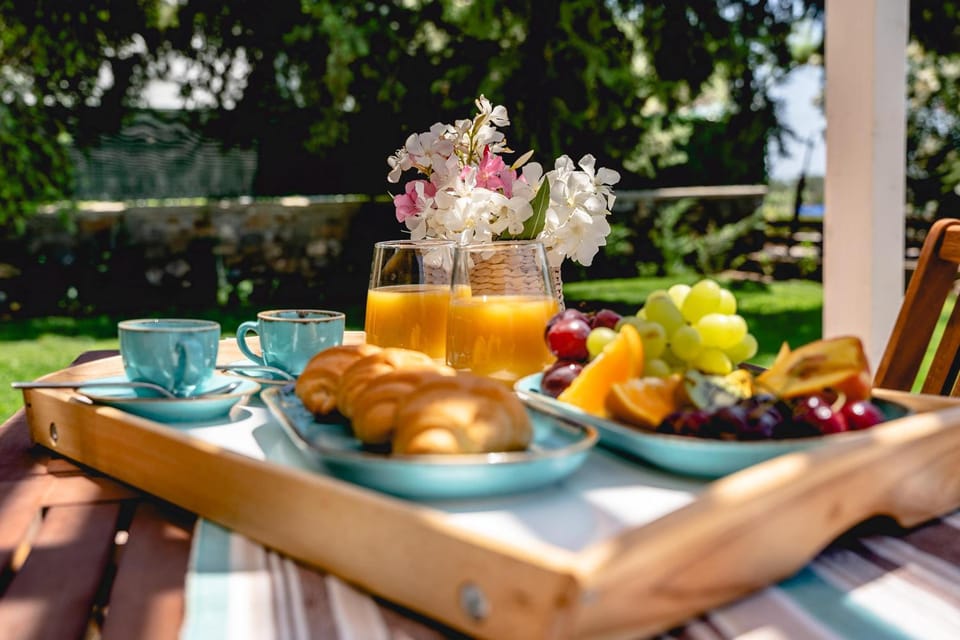 Day, Summer, Garden, Food and drinks, Food, Garden view, Breakfast, Continental breakfast, Lunch, Dinner, Drinks