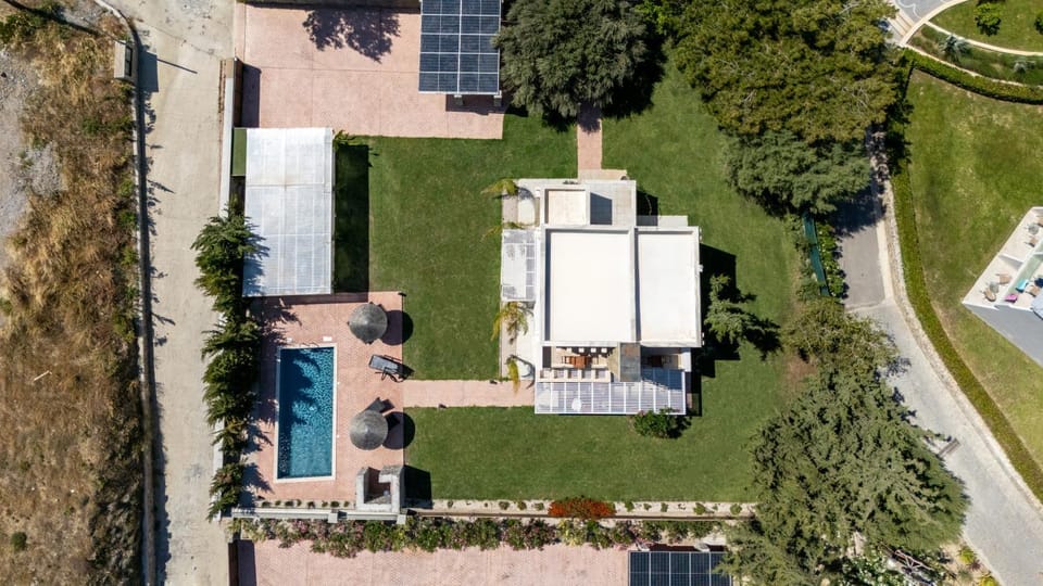 Property building, Garden, Garden view, Swimming pool