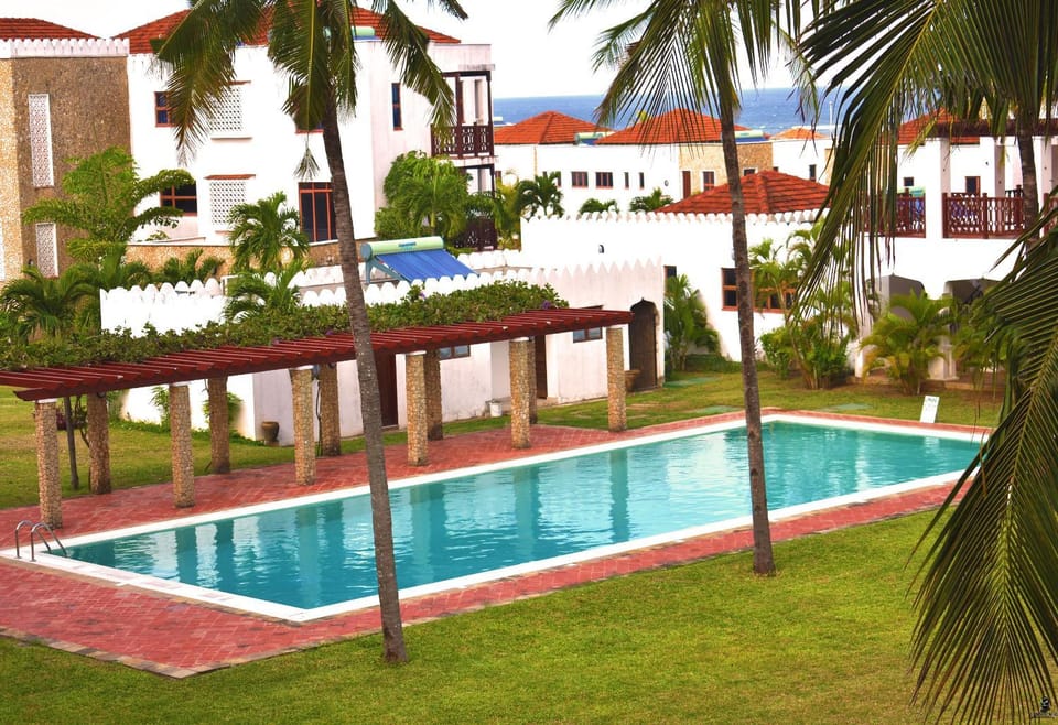 Swimming pool, Swimming pool