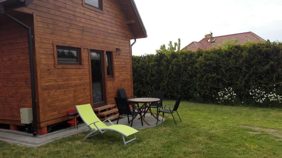 Property building, Garden, Garden view, sunbed