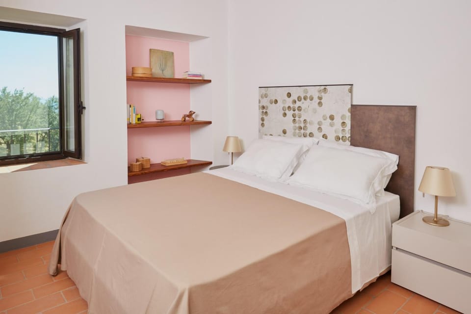 Bedroom, cot