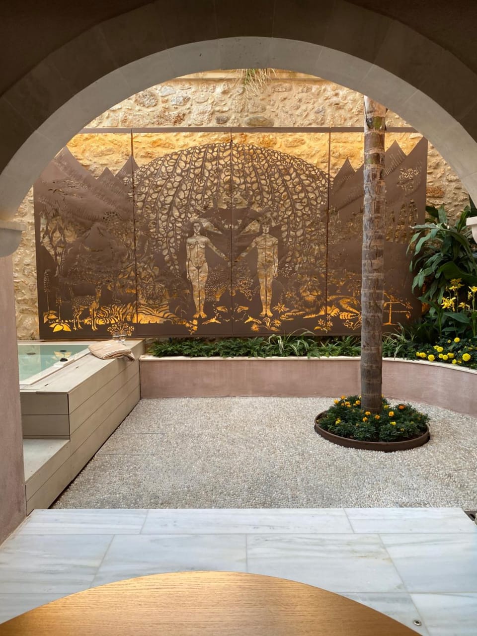 Decorative detail, Inner courtyard view