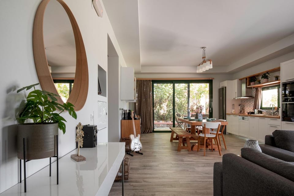 Coffee/tea facilities, Kitchen or kitchenette, Living room, Seating area, Dining area, Breakfast, Inner courtyard view, dishwasher, pet friendly, kitchen