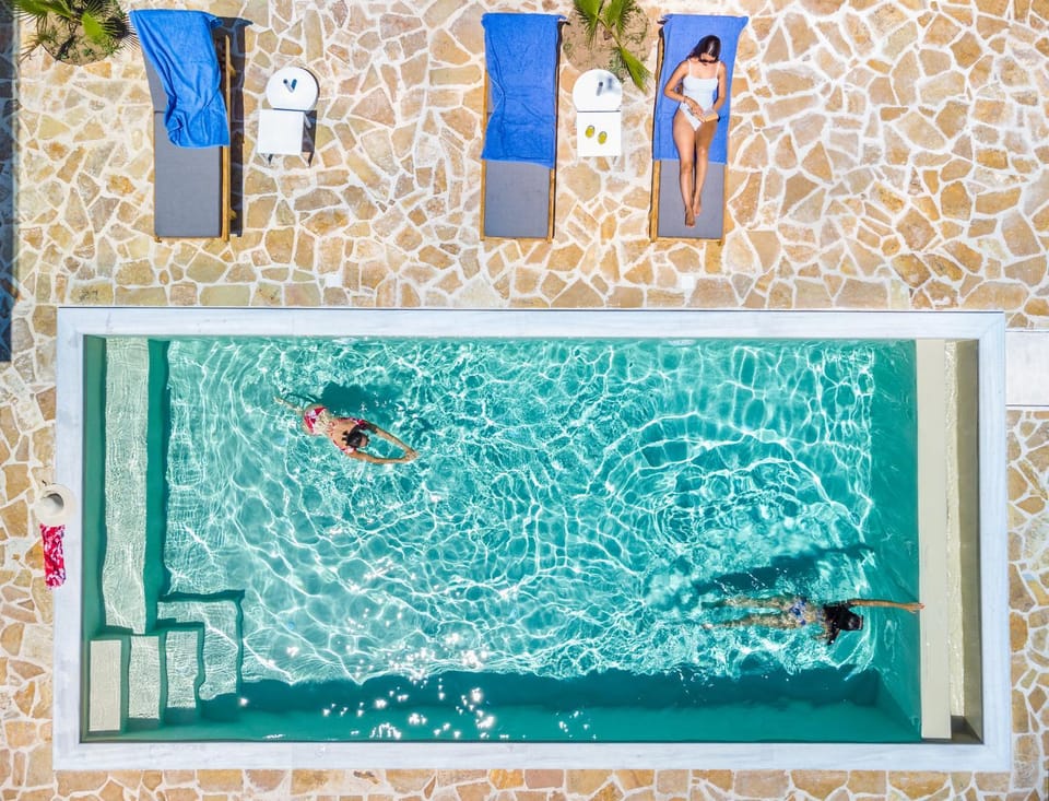 Day, People, Pool view, Swimming pool, sunbed