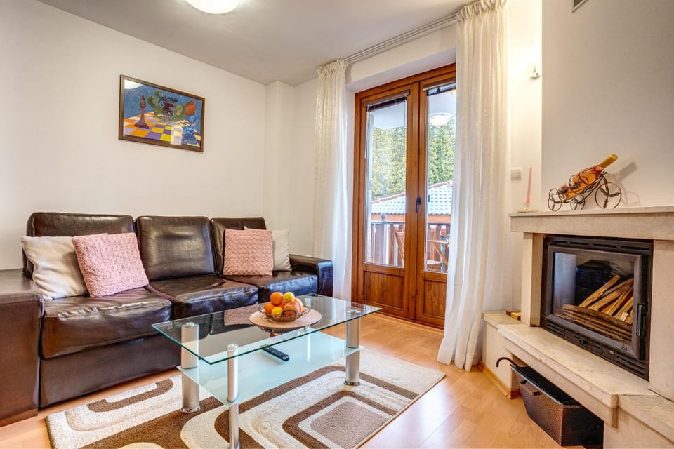 TV and multimedia, Living room, Seating area, flat iron