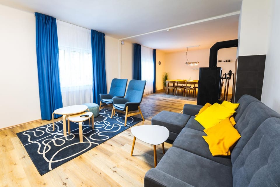 Living room, Seating area
