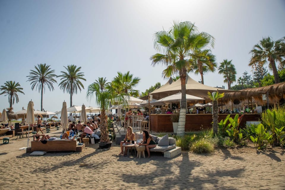 Restaurant/places to eat, Off site, Neighbourhood, Beach