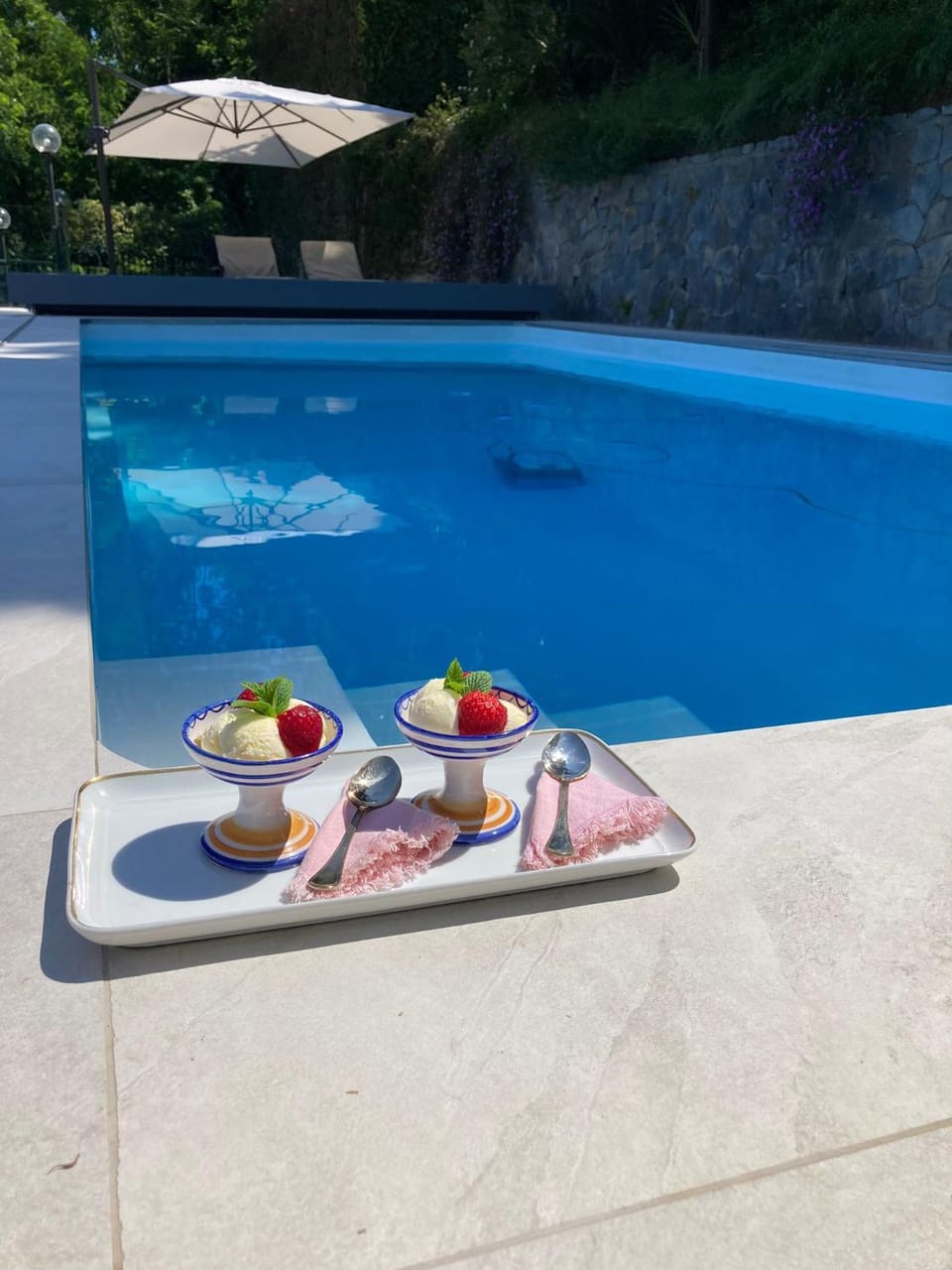 Food and drinks, Swimming pool, sunbed