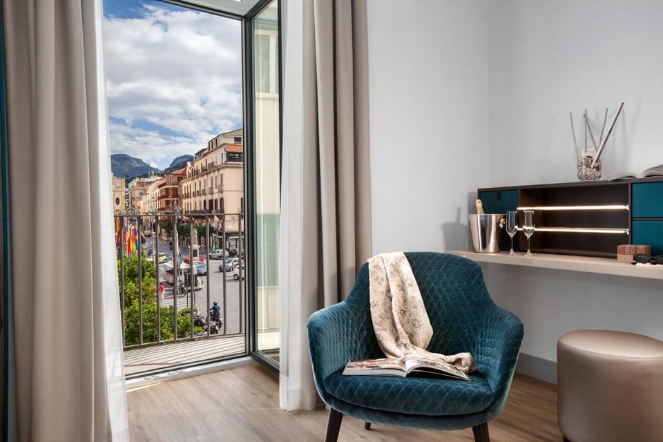 Nearby landmark, Balcony/Terrace, City view
