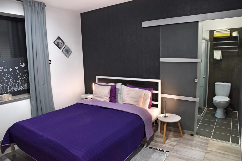 Toilet, Bed, Bathroom, Photo of the whole room, Bedroom, towels