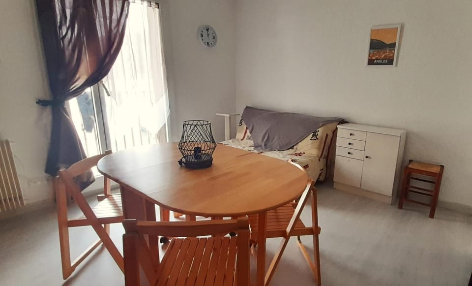 Living room, Meals