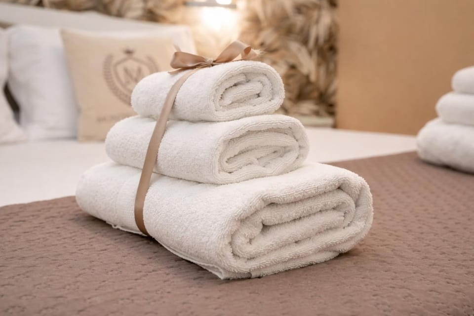 Bedroom, towels