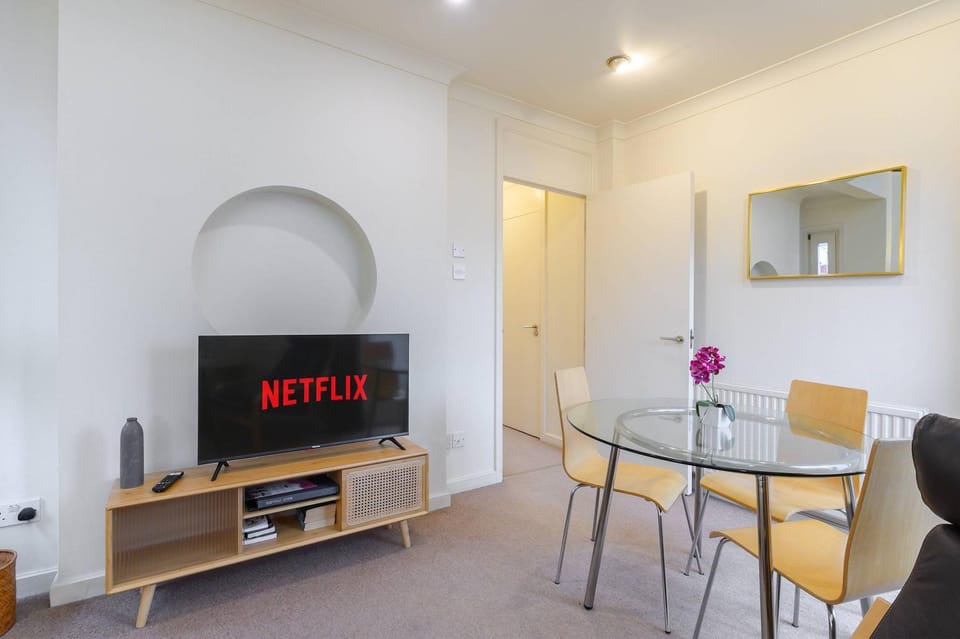 Fitzrovia 1-Bed & Balcony - 2 Bathrooms - Sleeps 2 Apartment in London Borough of Islington