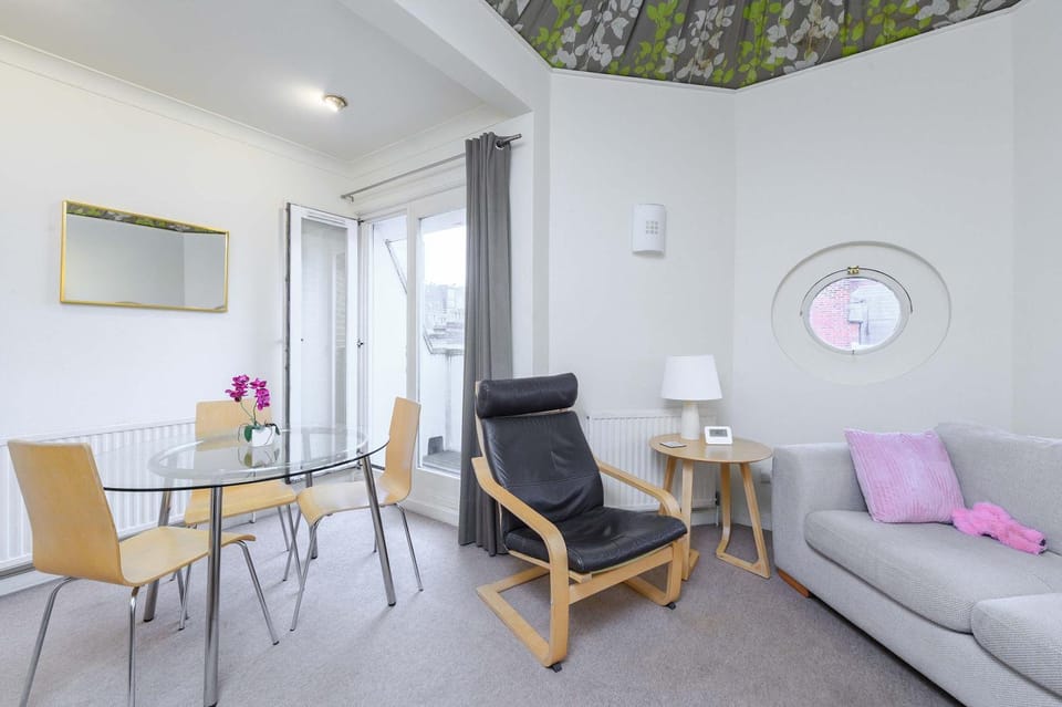 The Aristocrat - Fitzrovia - by Frankie Says Apartment in London Borough of Islington