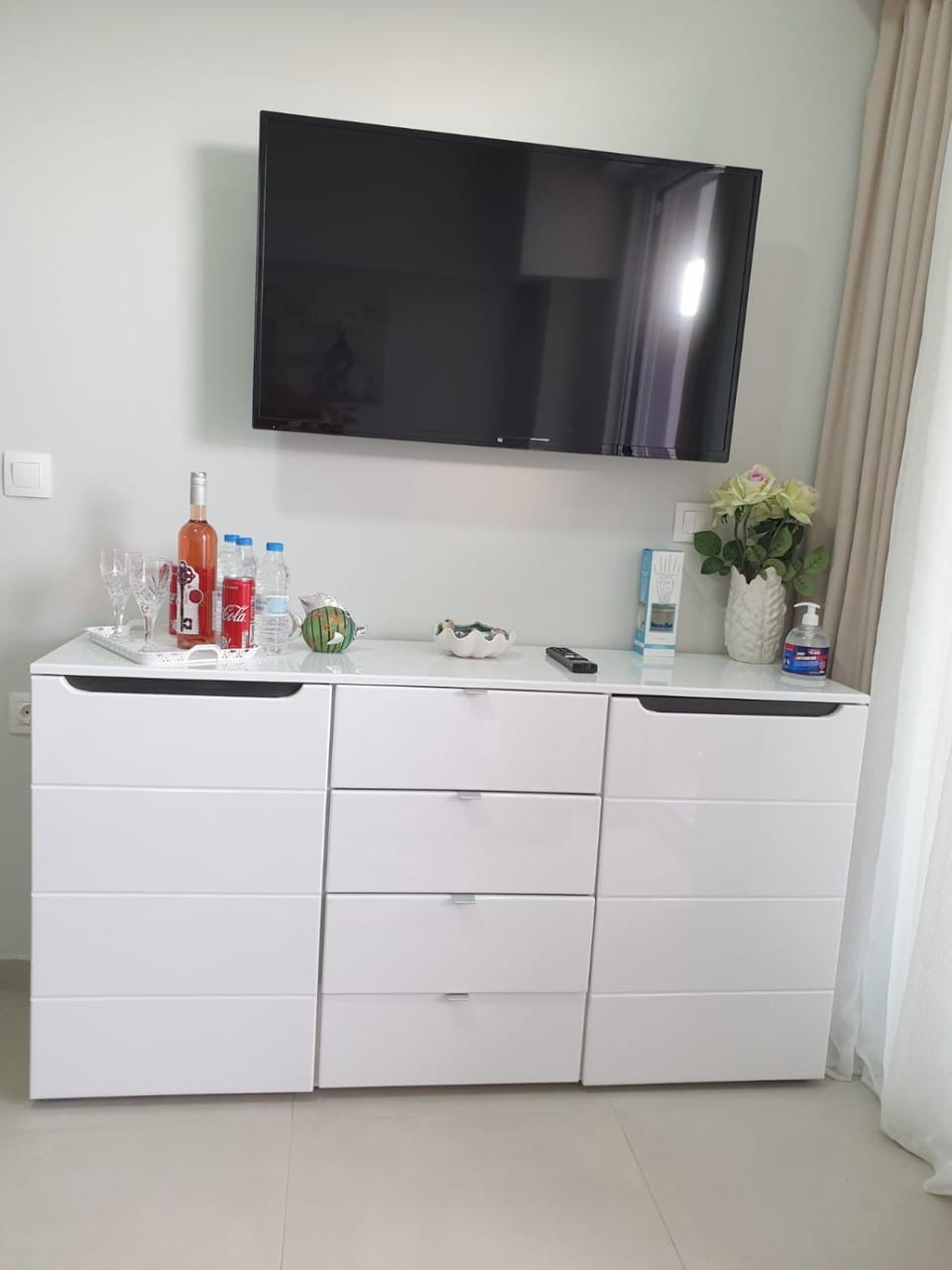 Communal lounge/ TV room, TV and multimedia, Living room, Seating area