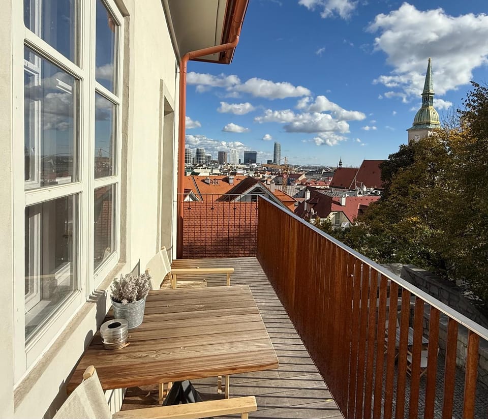 View (from property/room), Balcony/Terrace, City view, Garden view