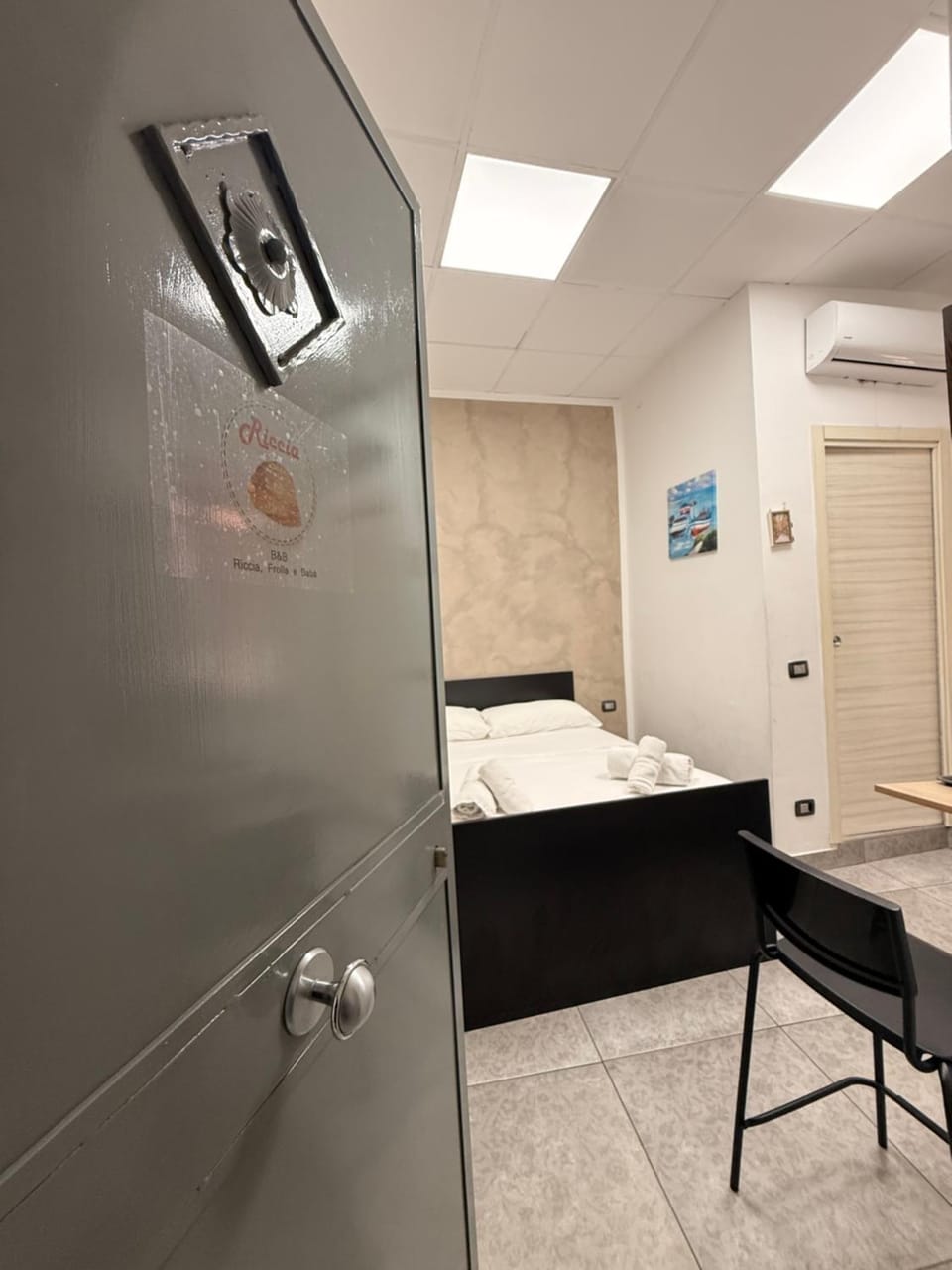 Bed, air conditioner