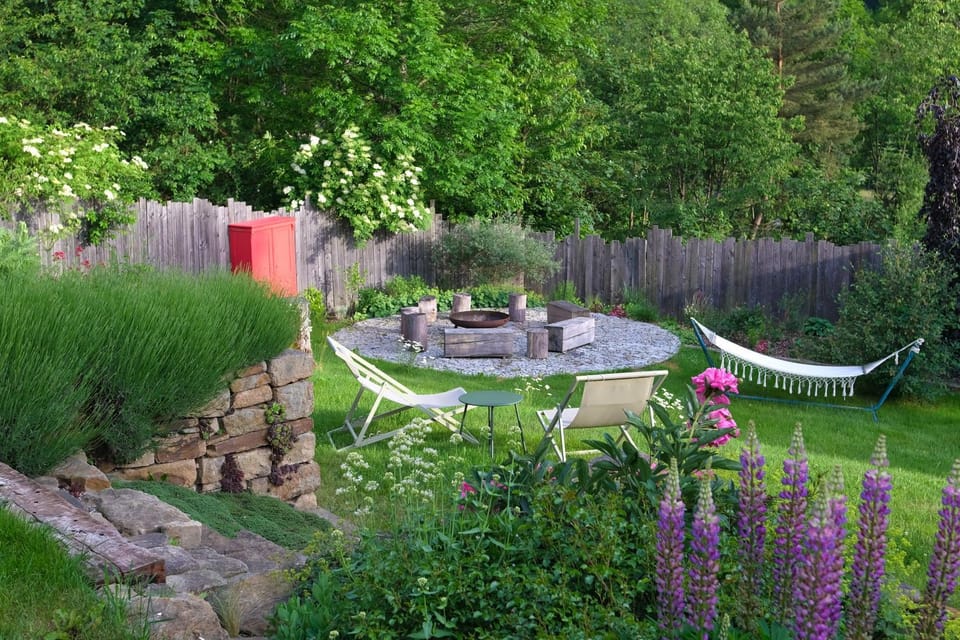 Garden, Seating area, Garden view