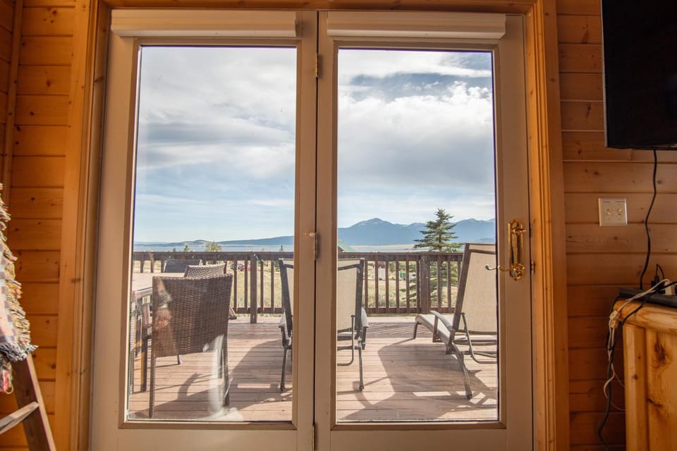 Cozy Henrys Lake Escape - 20 Miles to Yellowstone! House in Idaho