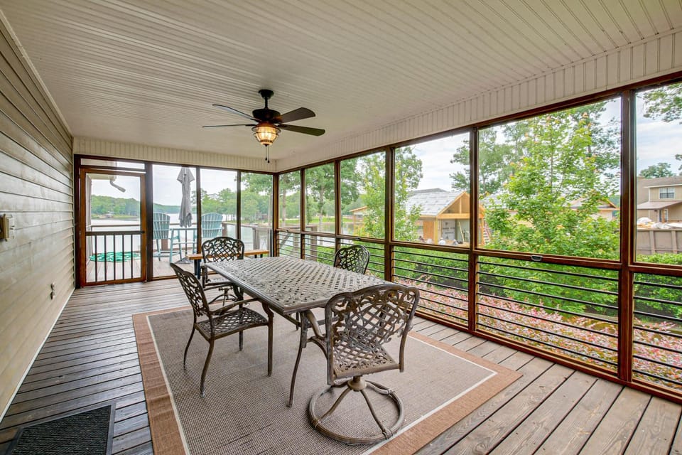 Luxe Lake Sinclair Living: Private Dock & Beach! House in Lake Sinclair