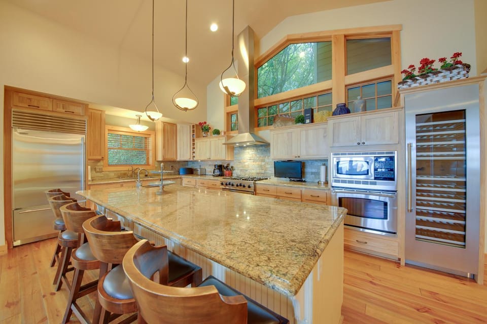 Water Sports Haven on Lake Pend Oreille! Group Hub House in Lake Pend Oreille