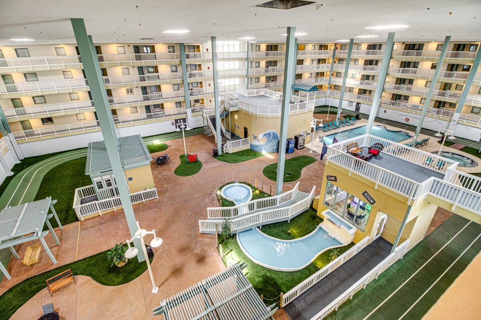Walk to Beach: Nautical Hilton Head Resort Condo! House in Hilton Head Island