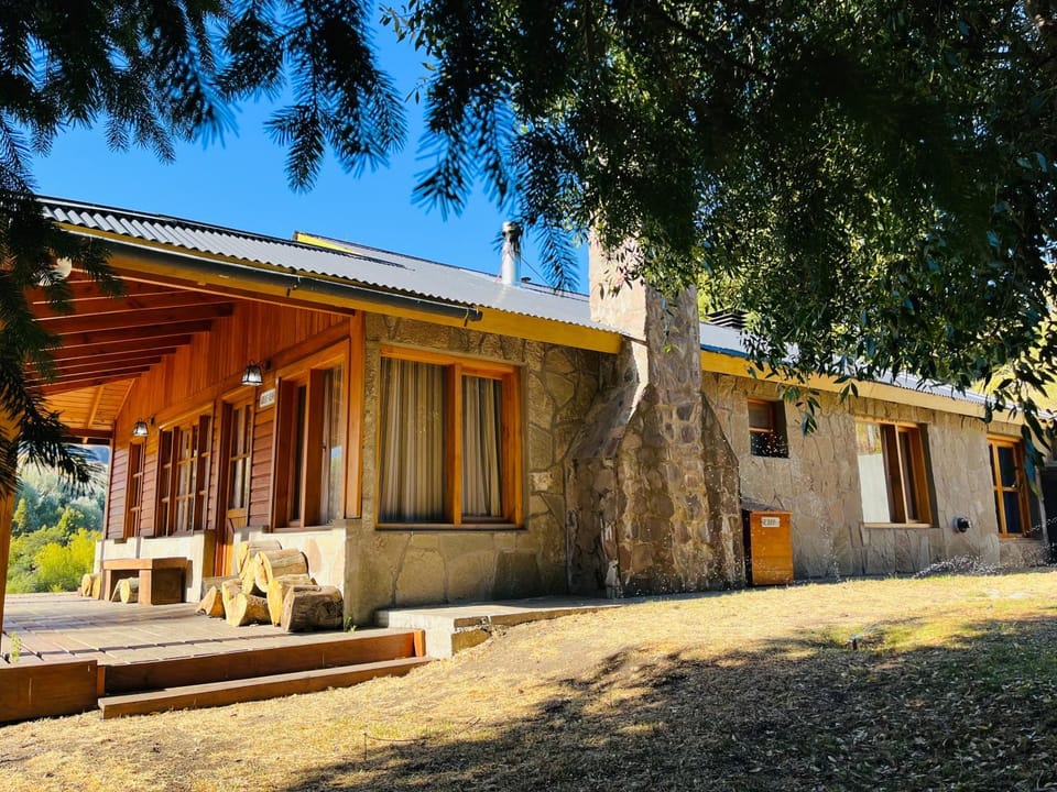 Great Views Fly Fishing Cabin Chimehuín Patagonia Cabin in Neuquén Province, Argentina