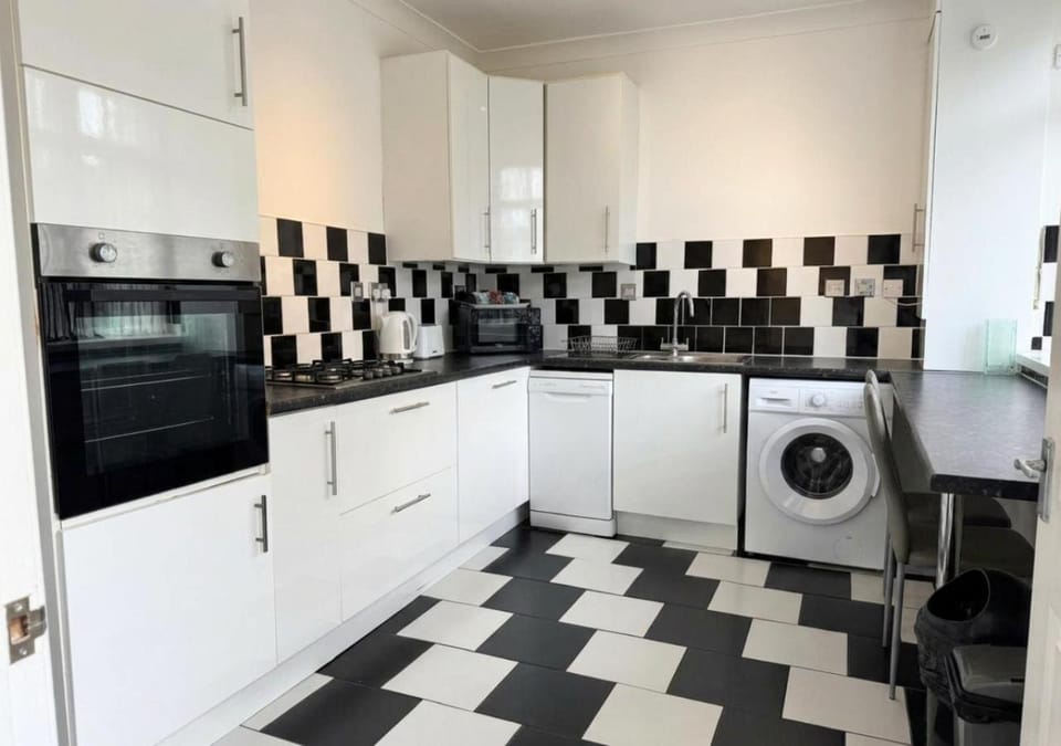 Kitchen or kitchenette, kitchen, kitchen