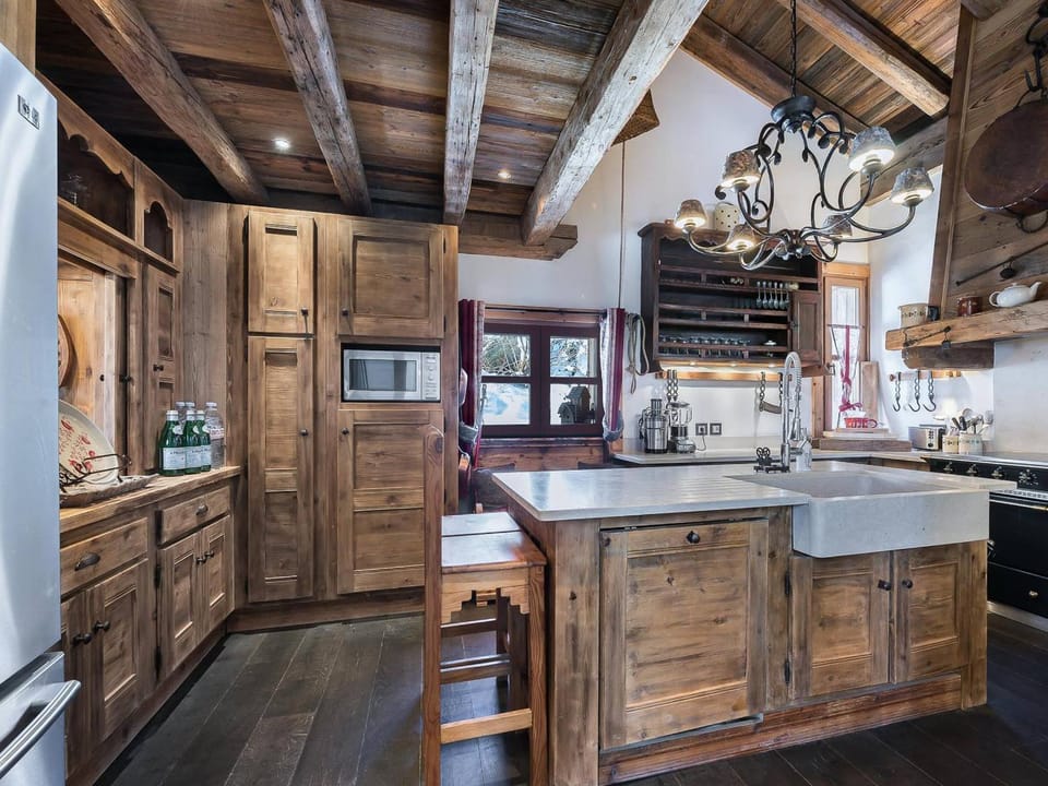 Superbe chalet avec 5 chambres, jacuzzi et services de luxe, à 300m des pistes à Courchevel Village - FR-1-562-21 Chalet in Saint-Bon-Tarentaise