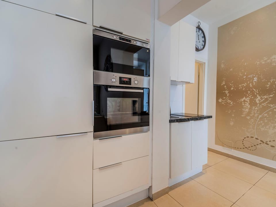 Coffee/tea facilities, Kitchen or kitchenette, microwave, oven, stove, toaster