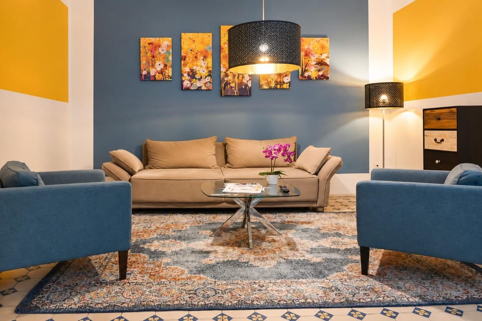Living room, Seating area