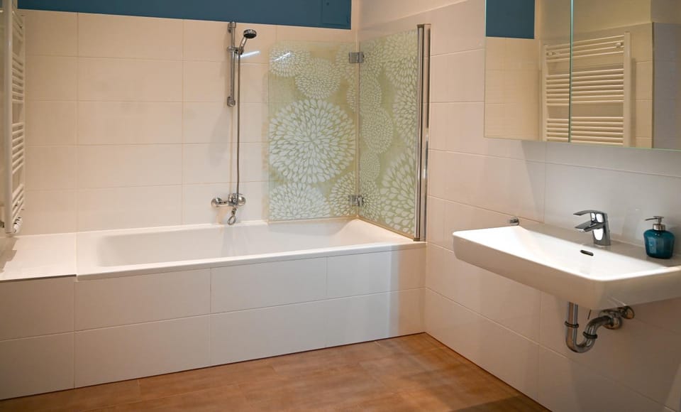 Bathroom, Bath