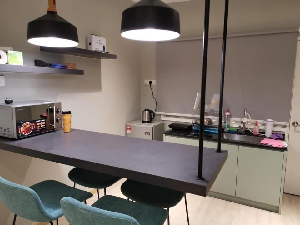 Kitchen or kitchenette, Dining area