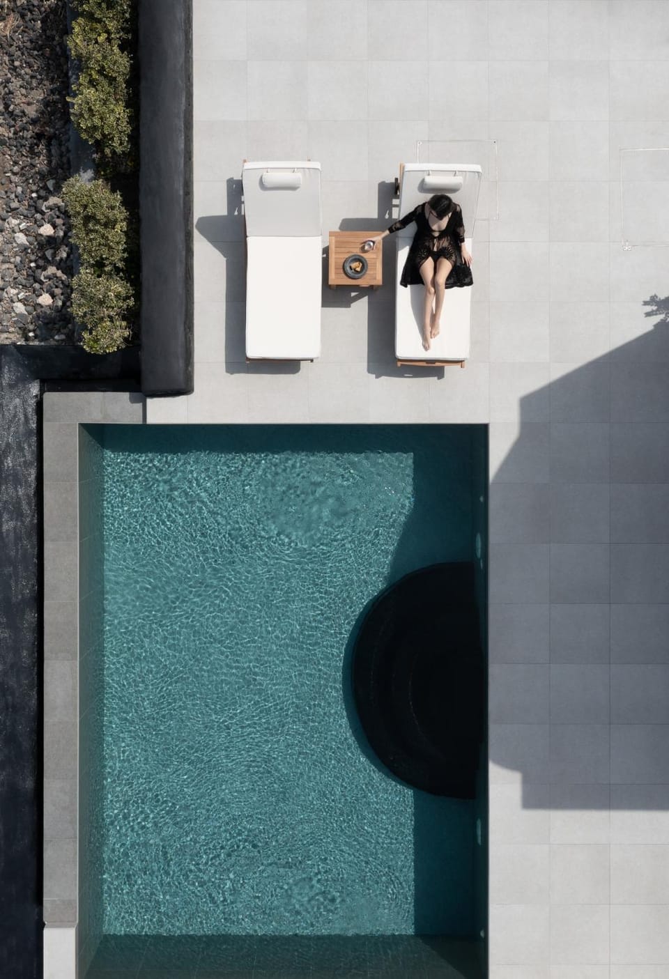Property building, Day, Pool view, Swimming pool