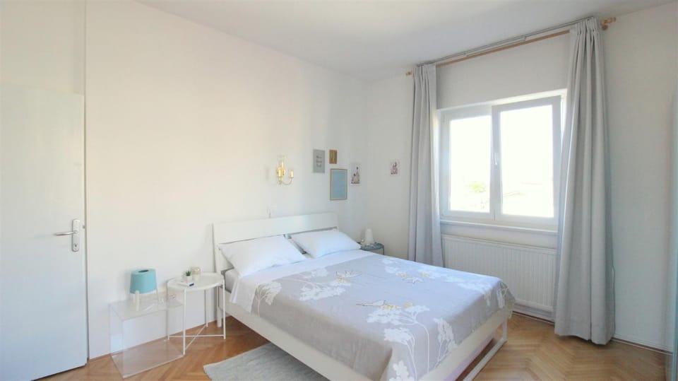 TAMARIS, 600 m from the beach Apartment in Novigrad