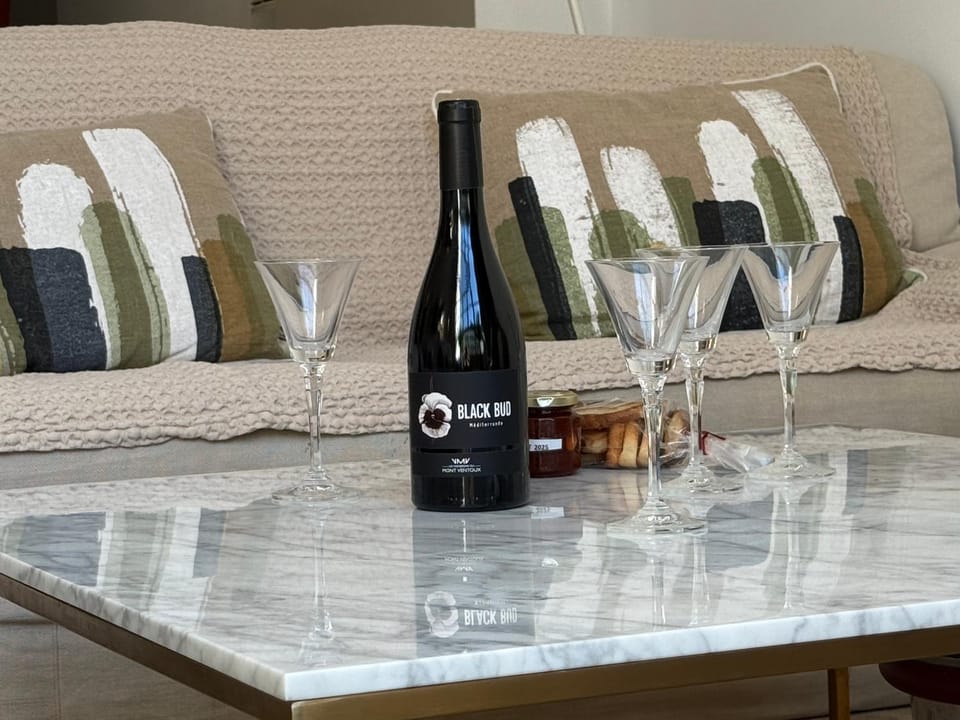 Living room, Food and drinks