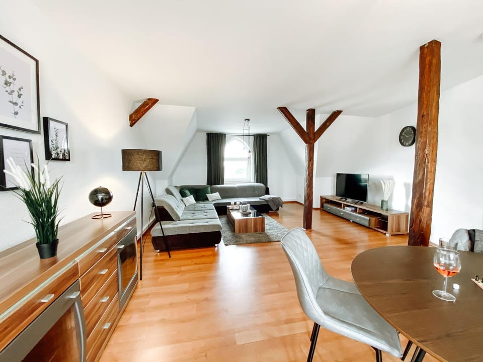 Living room, Photo of the whole room, Decorative detail, Dining area